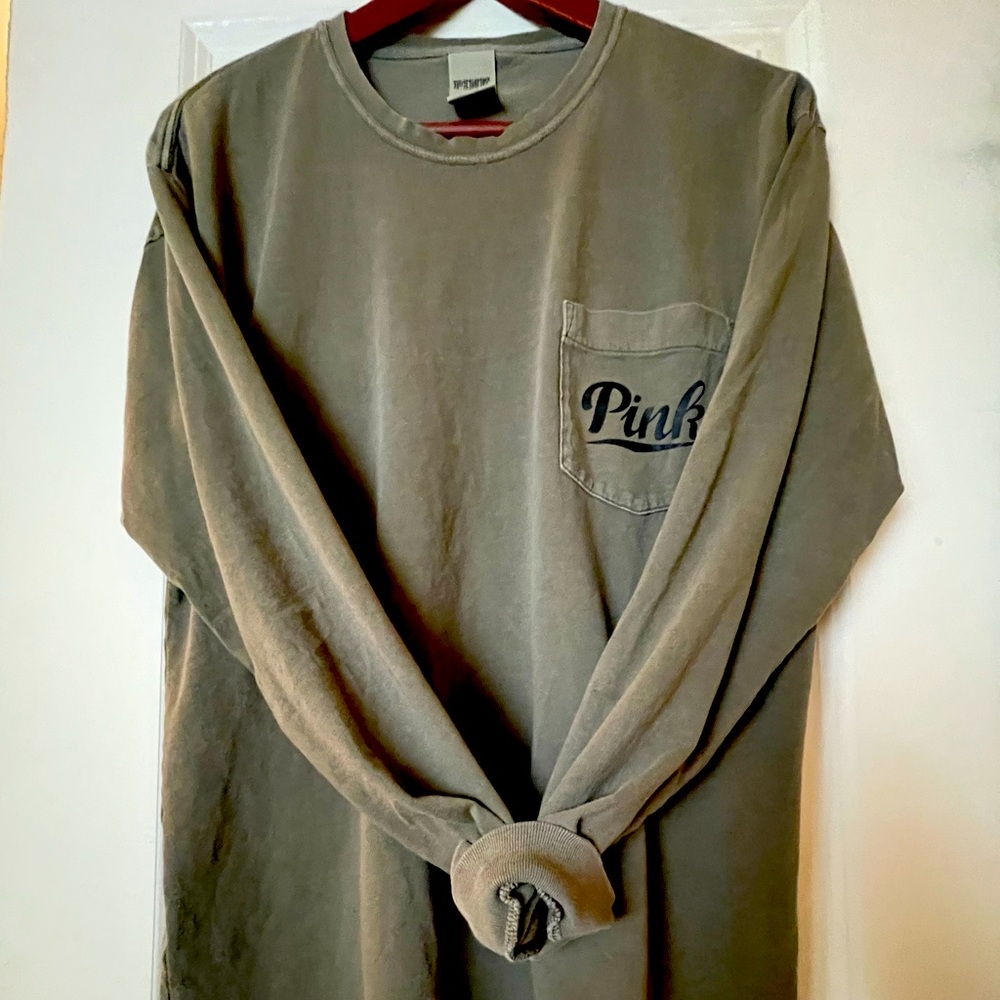 NWOT VS PINK Long Sleeve Olive Logo Pocket Tee S